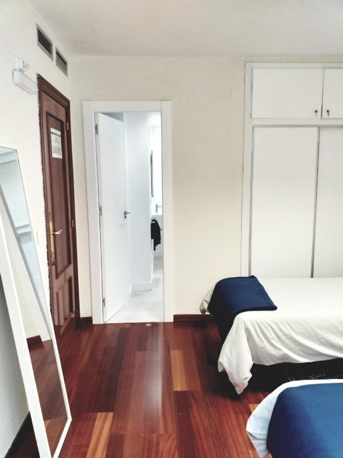 Large Apartment With Large And Sunny Terrace - Garden & Outdoor Gym , Alicante Center Bagian luar foto
