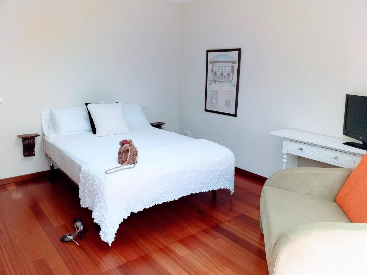 Large Apartment With Large And Sunny Terrace - Garden & Outdoor Gym , Alicante Center Bagian luar foto